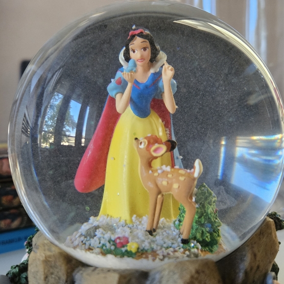 Hallmark Accents Disney Hallmark Snow White Snow Globe Poshmark